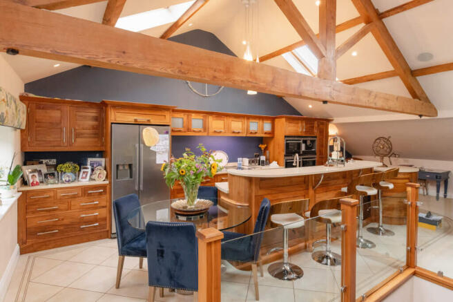 9 bed Detached for sale Image 4