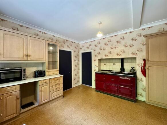 4 bed Detached for sale Image 11
