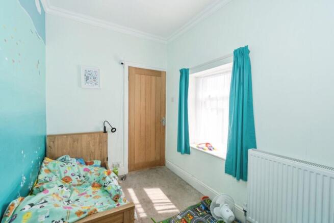 5 bed Detached for sale Image 8