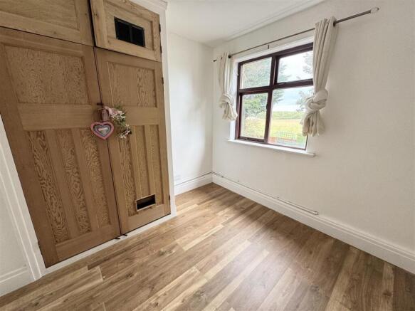 BEDROOM (REAR)