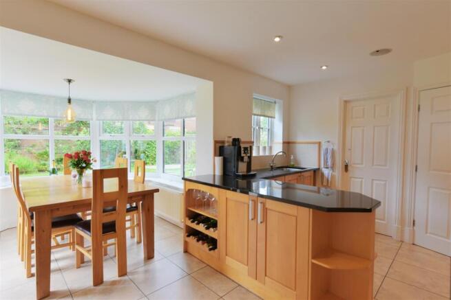4 bed Detached for sale Image 5