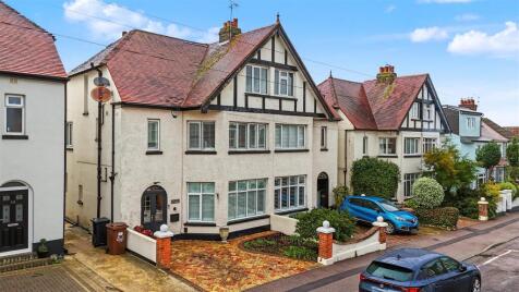 First Avenue, Gillingham