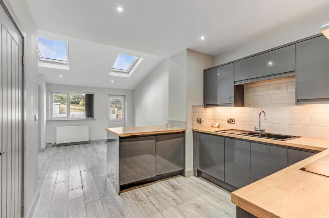 3 bed Terraced for sale Image 4