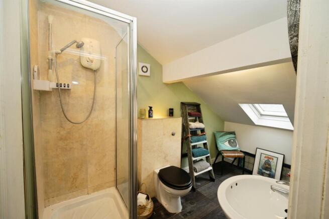 3 bed Flat for sale Image 11