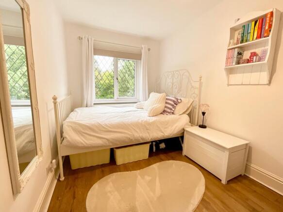 2 bed Flat for sale Image 7