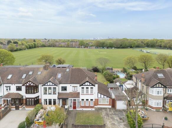 Cheyne Avenue, South Woodford, E18 photo 4