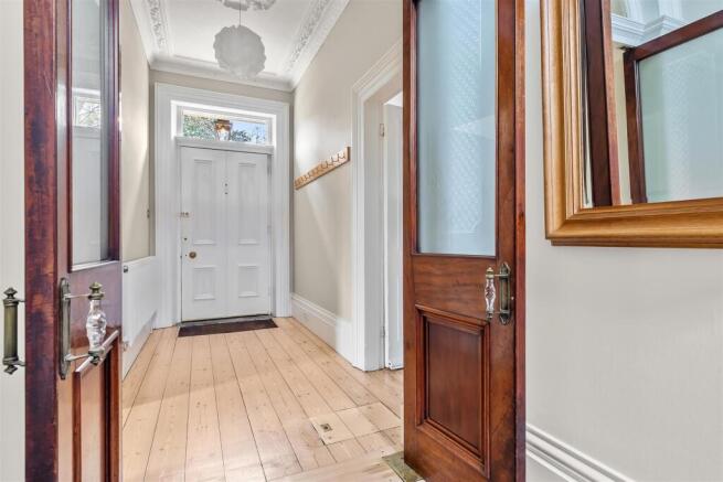 6 bed Semi-Detached for sale Image 7