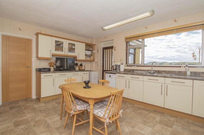 Kitchen / Brea...