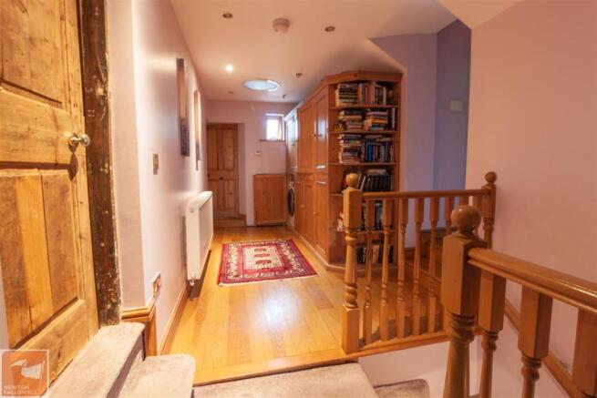 1ST FLOOR-LANDING