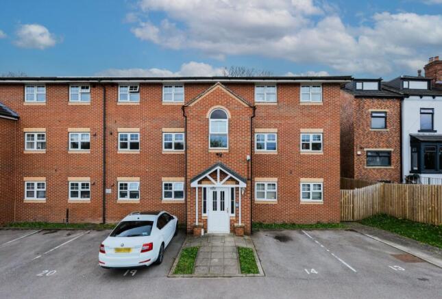 2 bed Flat for sale Image 11