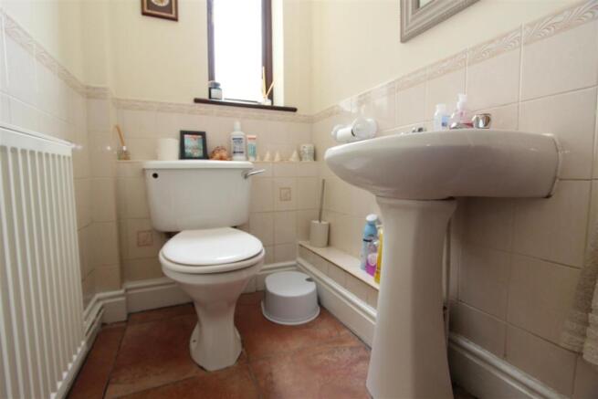 Downstairs WC.JPG