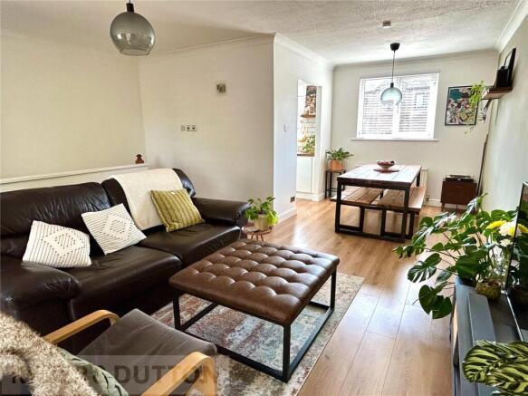 3 bed Terraced to rent Image 5
