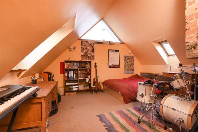 Bedroom 2.JPG