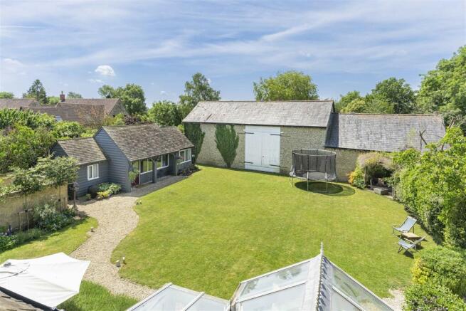 Studio ( Does not include the barn) )