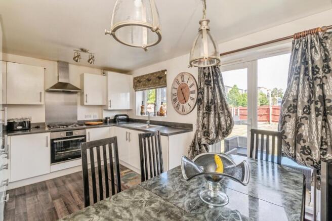 Schoolfield Road, Grays, Essex, RM20 photo 4