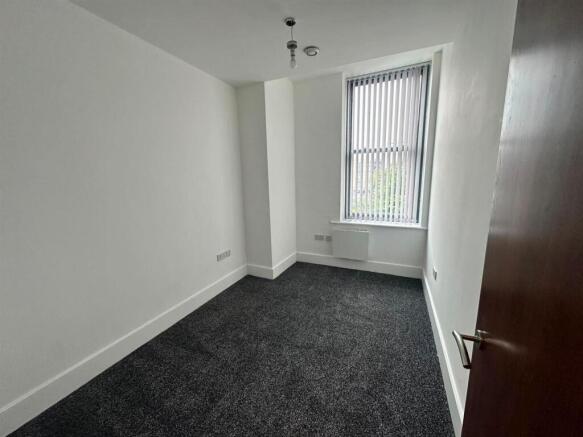 2 bed Flat to rent Image 6