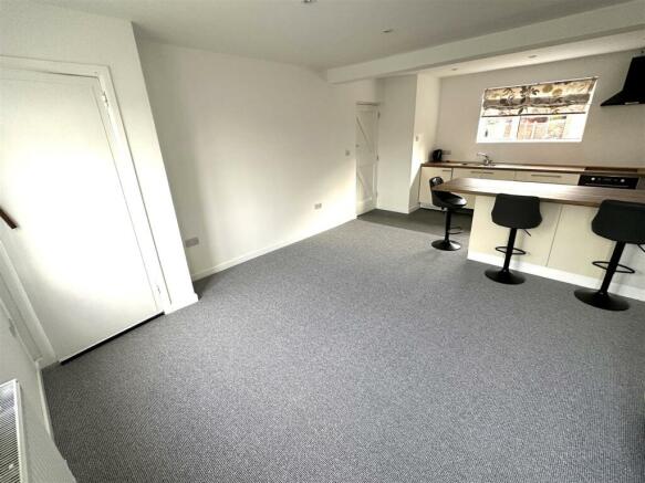 Lounge/Kitchen Area