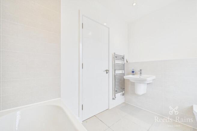 4 bed Semi-Detached for sale Image 11
