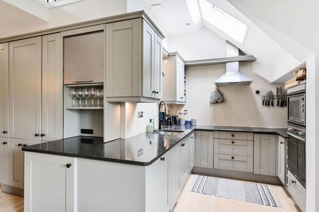 2 bed Apartment to rent Image 6
