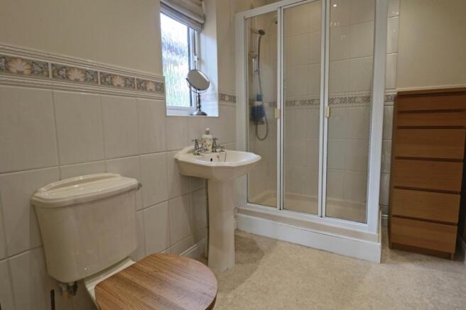 Ensuite to Bed 1