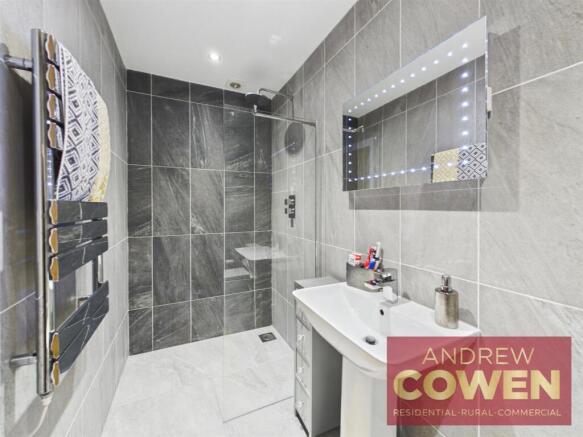 2 bed Flat for sale Image 12