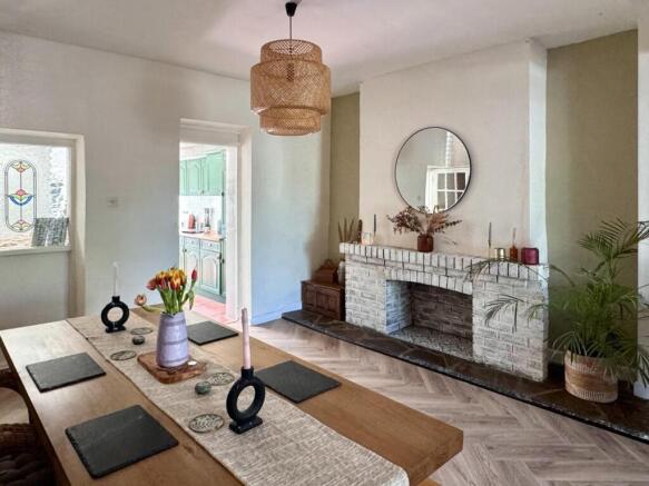 Lounge/Dining Room
