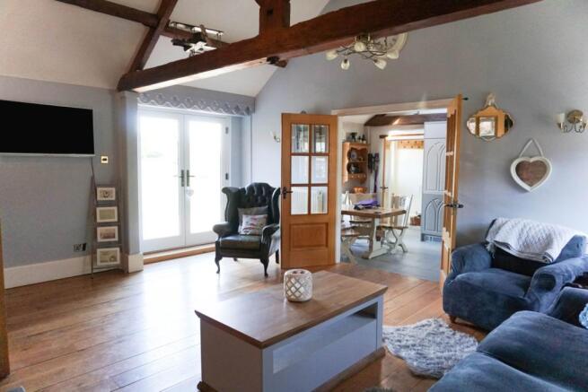 Lounge/Dining Room