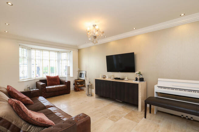 Lounge / Dining R...