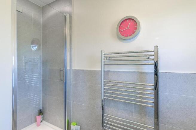 En-suite to Bedroom 2.jpg