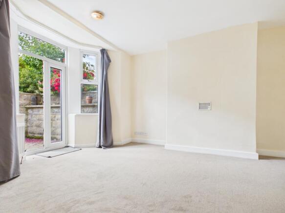 1 bed Flat to rent Image 4