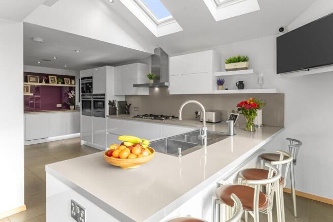 4 bed Detached for sale Image 5