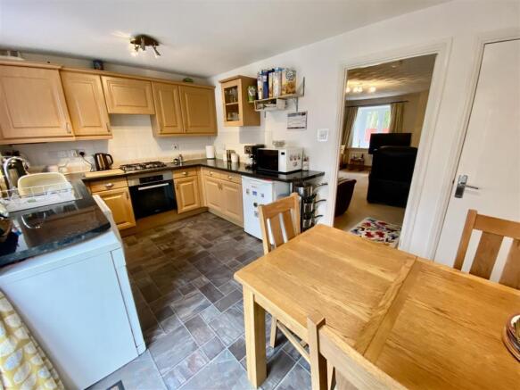 KITCHEN/DINING ROOM