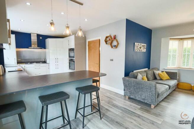 Living/Dining Area
