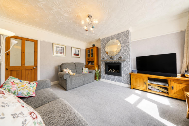 2 bed Semi-Detached Bungalow for sale Image 6