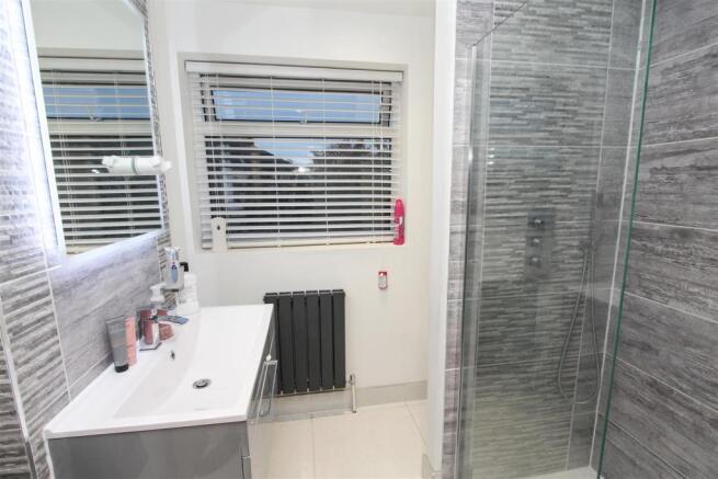 ENSUITE 1.jpg