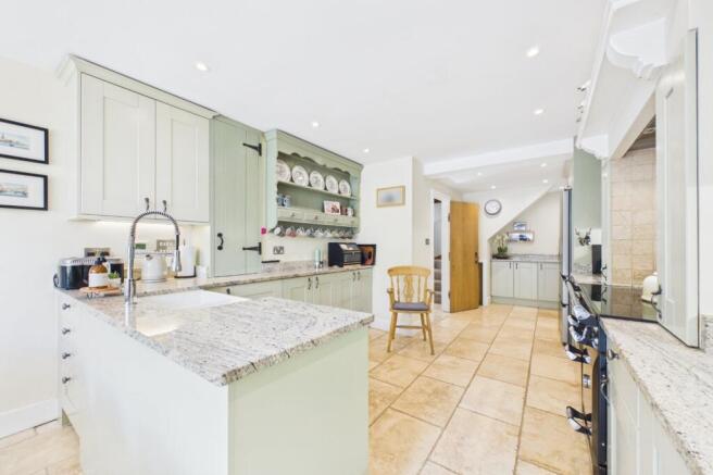 Kiln Hill, White Waltham, Maidenhead, Berkshire, SL6 photo 4