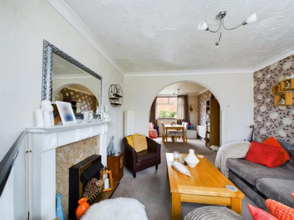 CAM02668G0-PR0129-STILL006