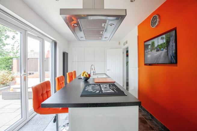 2 bed Semi-Detached for sale Image 2