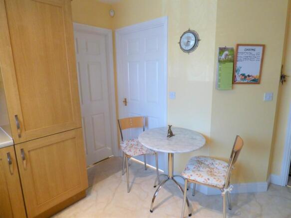 kitchen/breakfast