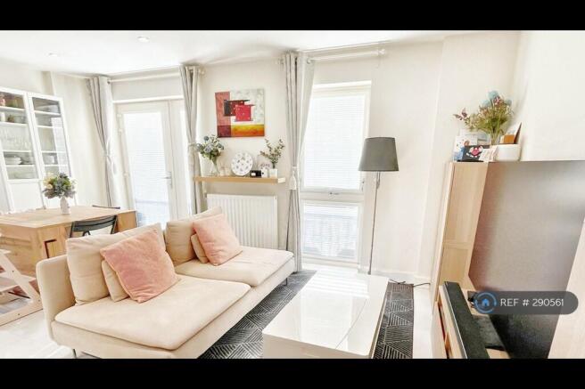 Living/Dinning - Dinning Table/Chairs Not Included