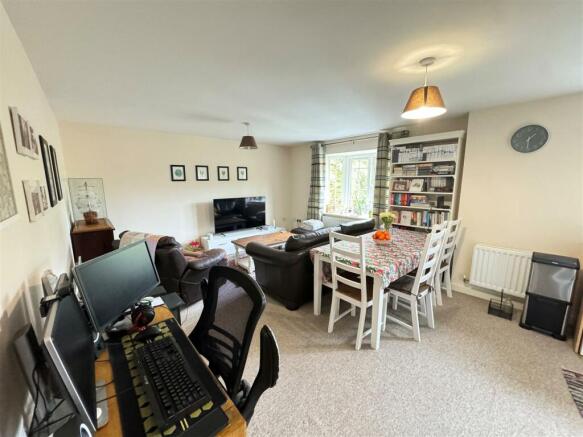 Sitting room 2.jpg