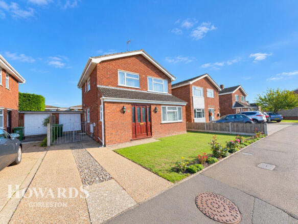 3-bed detached on Mariners Compass, Gorleston, £275,000
