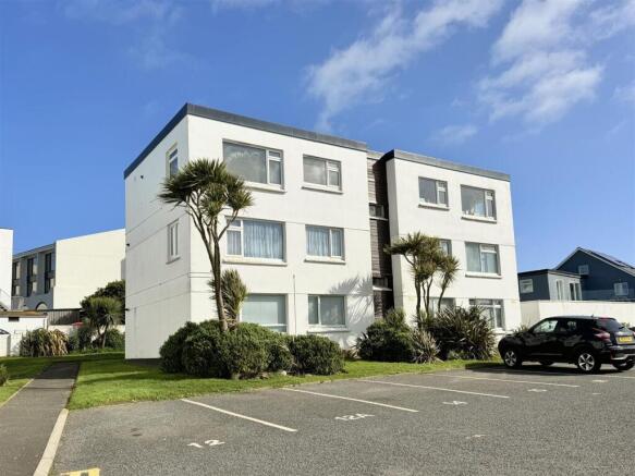 2-bed flat on Watergate Road, Coastline Court Watergate Road, TR7, £200,000