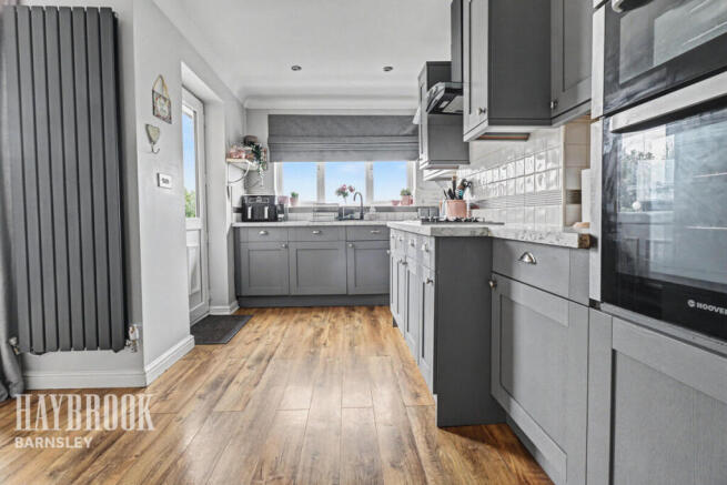 4 bed Detached for sale Image 10