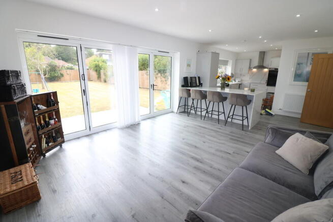 5 bed Detached to rent Image 9