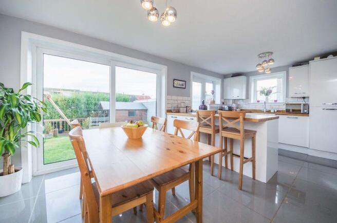 Kitchen/Dining...