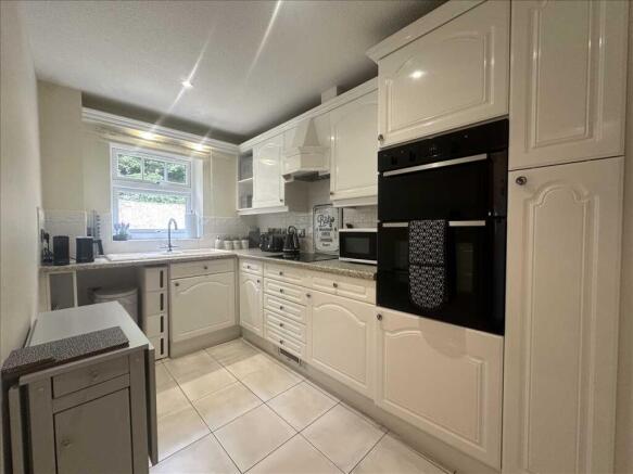 2 bed Flat for sale Image 10