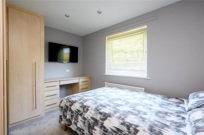 5 bed Detached for sale Image 11