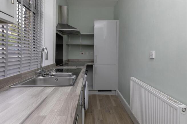2 bed Terraced to rent Image 8