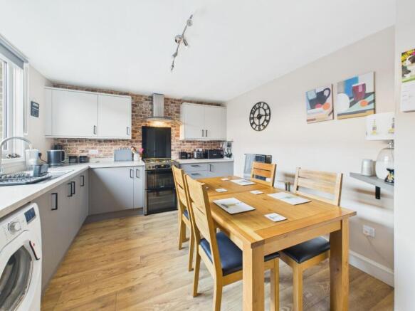 3 bed House for sale Image 5
